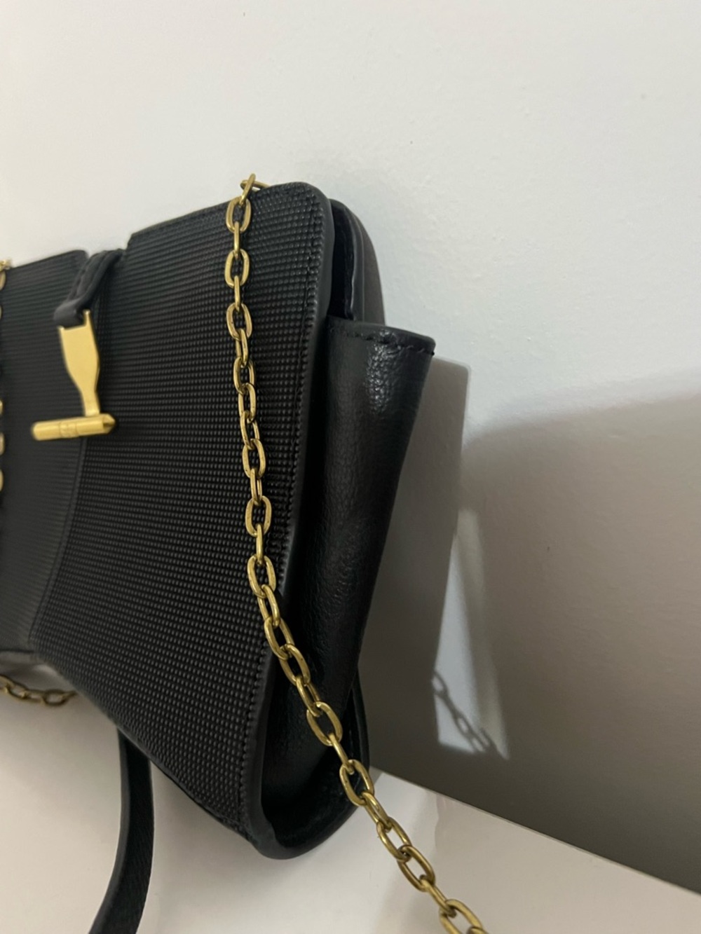 Pore La Victoire Black Leather Chain Strap Crossbody Evening Bag w/Gold Hardware - Picture 5 of 10
